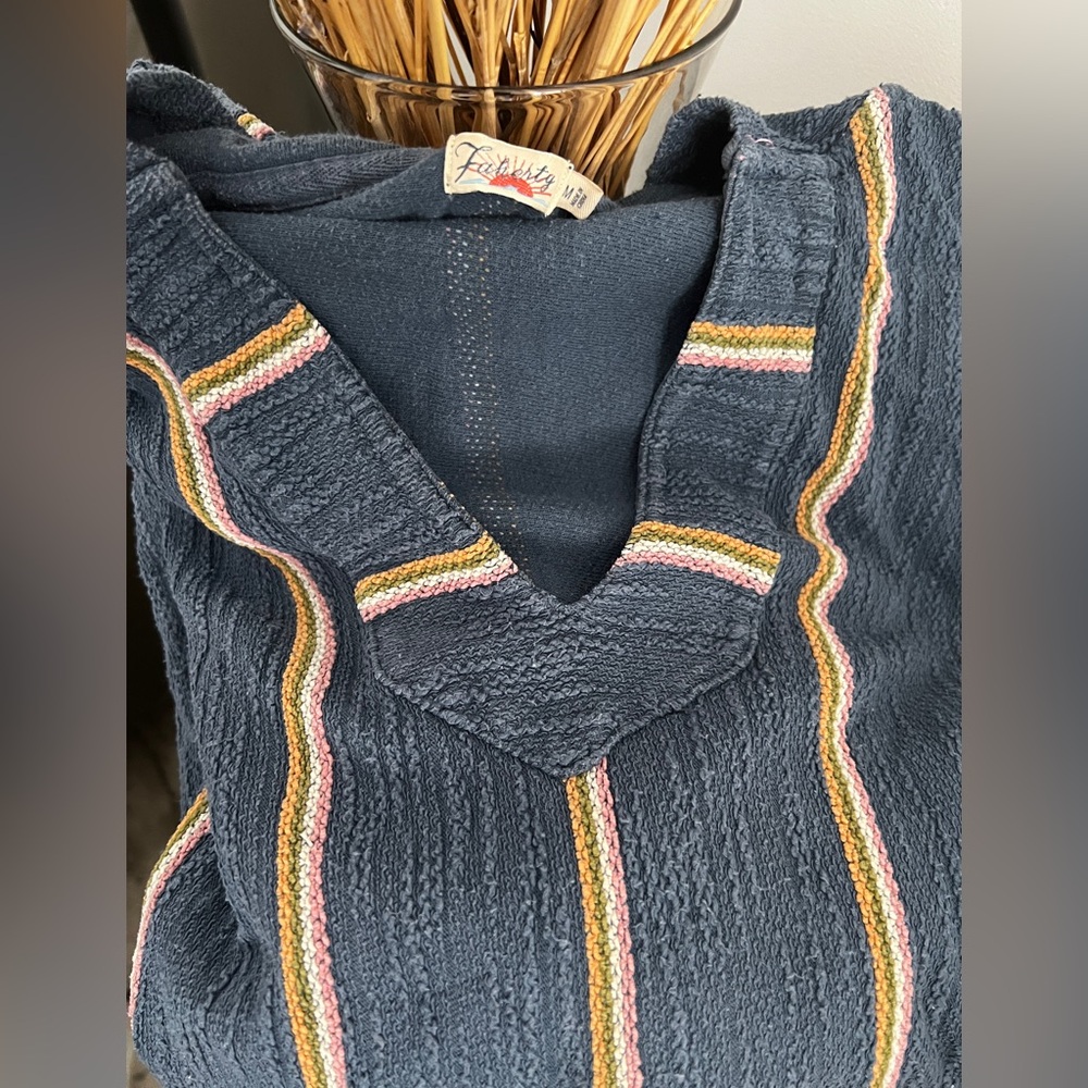 Faherty Navy Textured Hoodie - Smoke free pet free - Picture 3 of 5